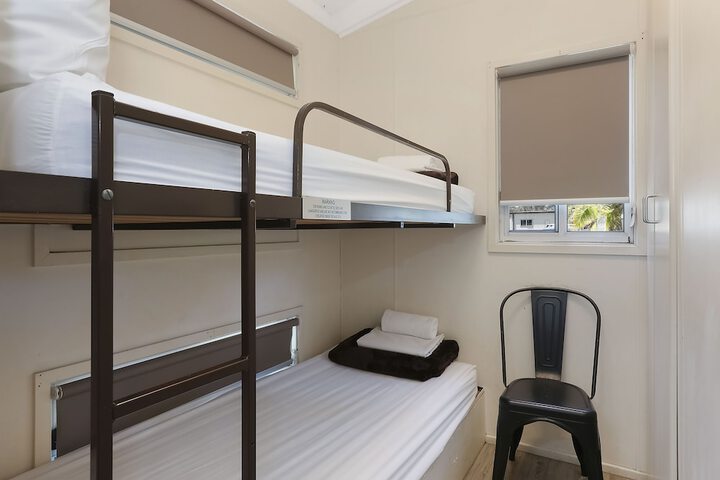 Room 6 of 33