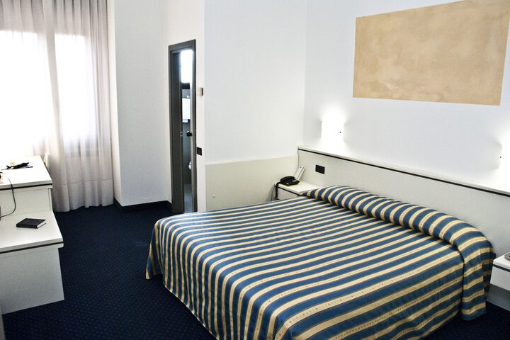Room 12 of 86