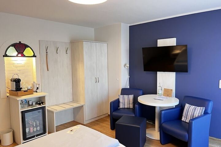 Room 6 of 34