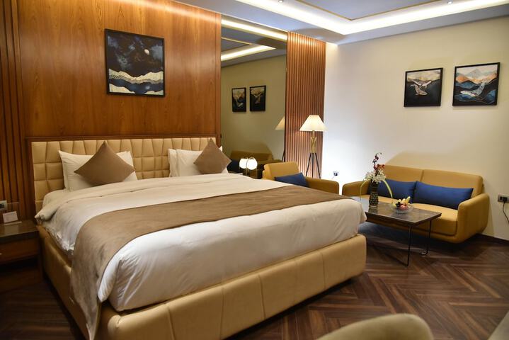 Room 8 of 25