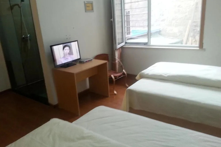 Room 2 of 10