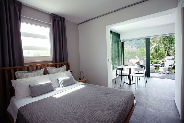 Room 20 of 33
