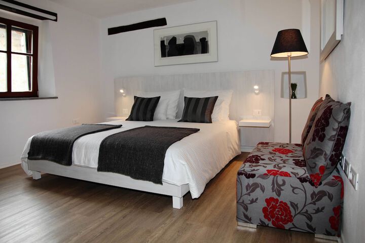 Room 3 of 41
