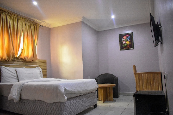 Room 8 of 41