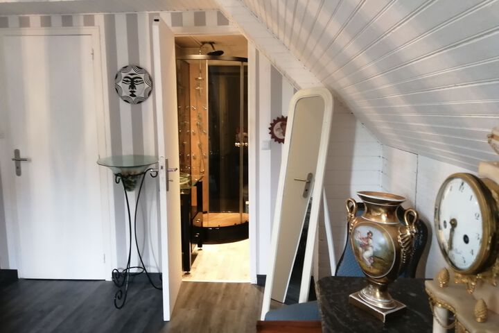 Room 15 of 16