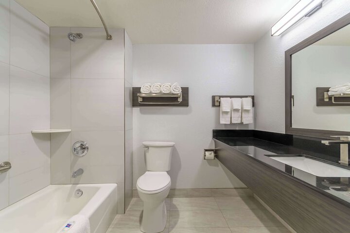 1 King Bed Refrigerator, Microwave (2 of 16)