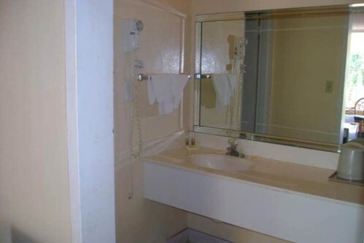 Room 11 of 28