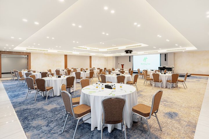 Ballroom/Hall 54 of 80