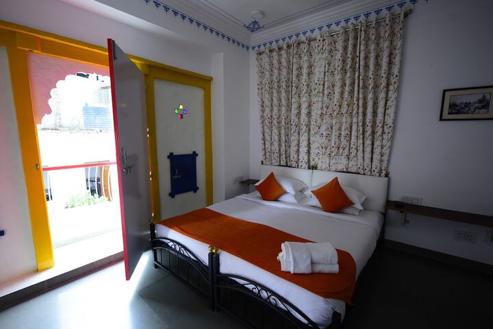 Room 4 of 65