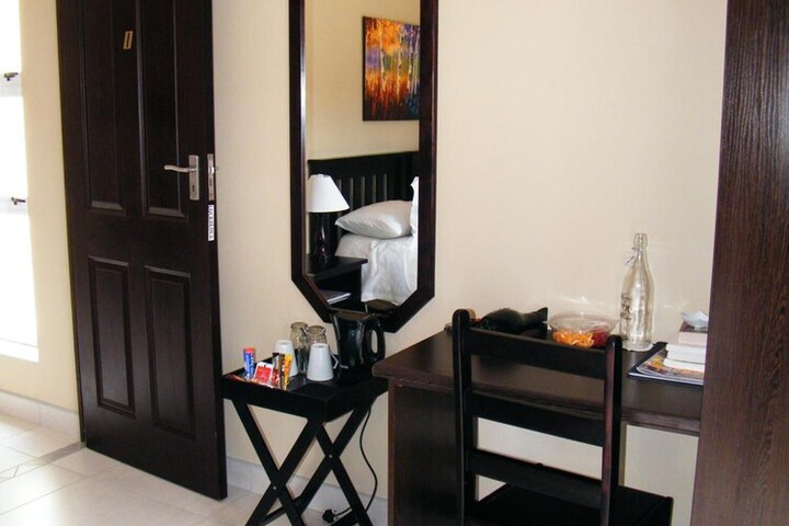 Room 27 of 61