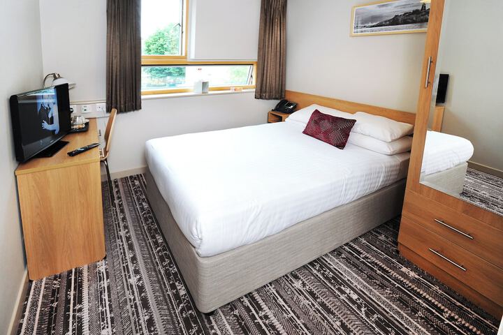 Room 6 of 38