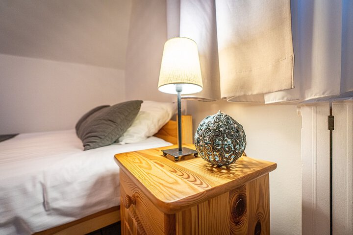 Room 32 of 180