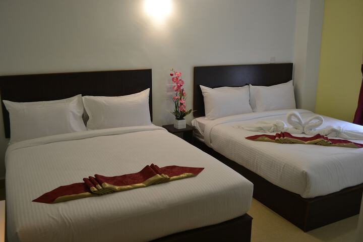 Room 10 of 32