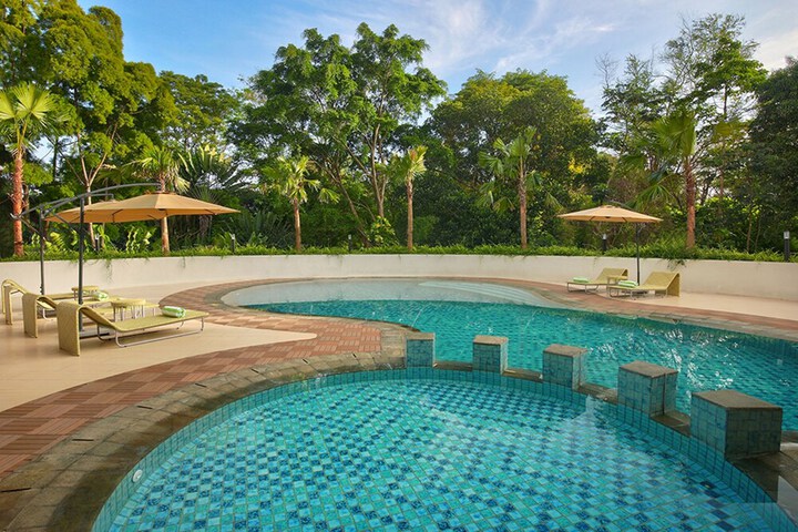 Pool Hotel