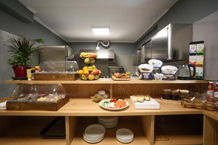 Dining 100 of 112