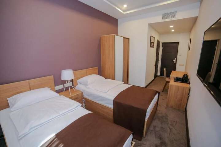 Room 7 of 14