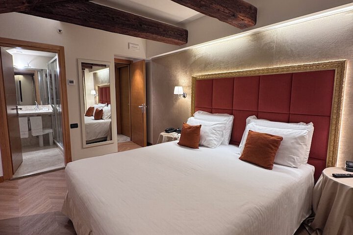 Room 202 of 290