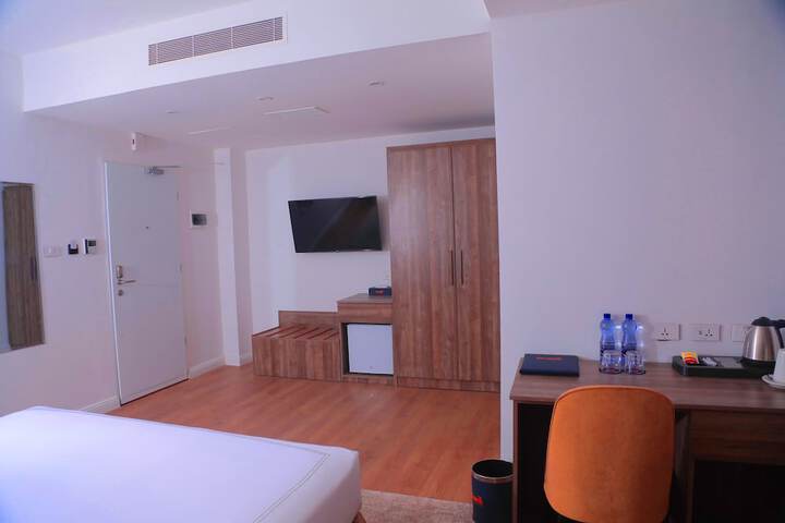 Room 11 of 36
