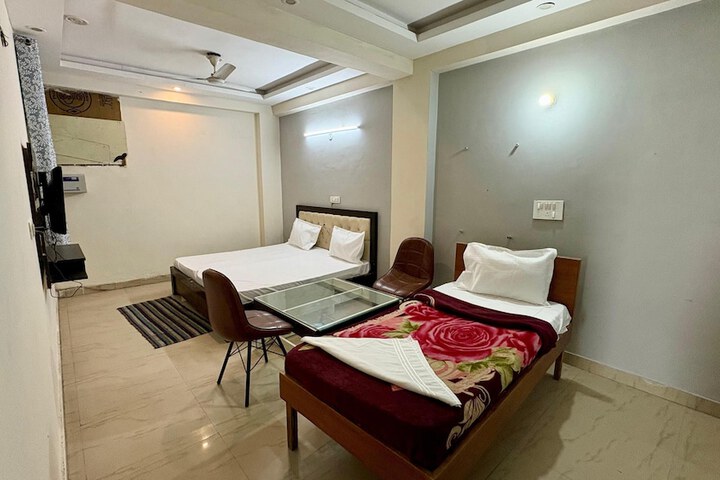 Room 2 of 11
