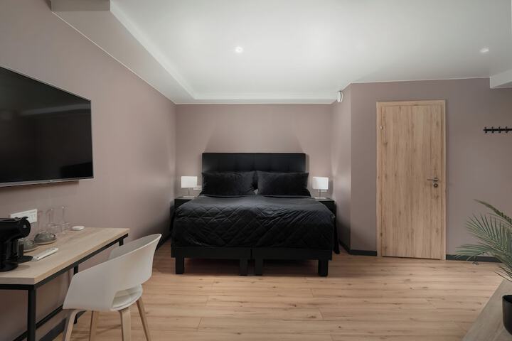 Room 30 of 80