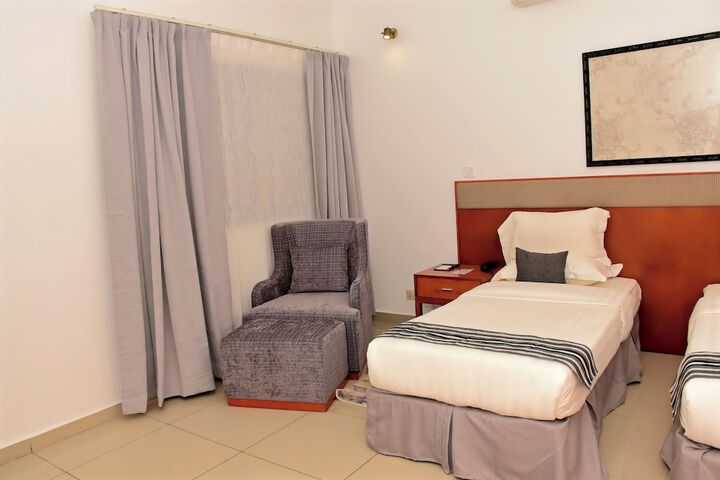 Room 32 of 74