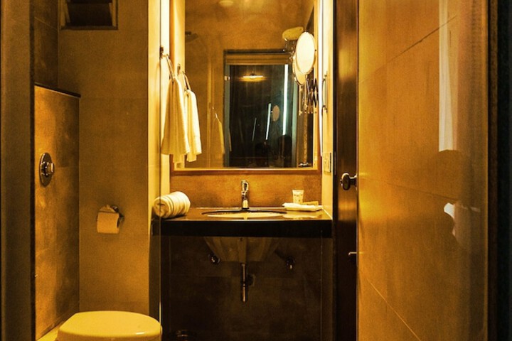 Room 26 of 45