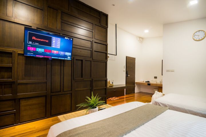 Room 52 of 108