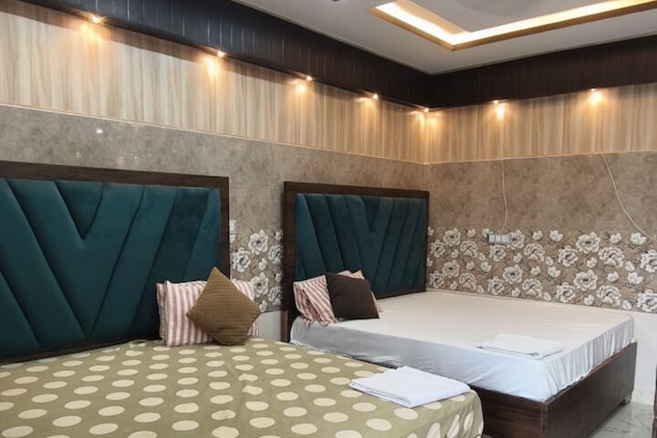 Room 12 of 17