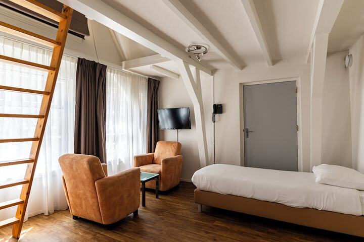 Room 18 of 34