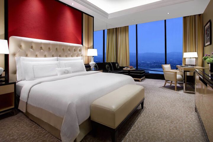 Room 18 of 65