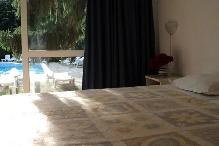 Room 5 of 10