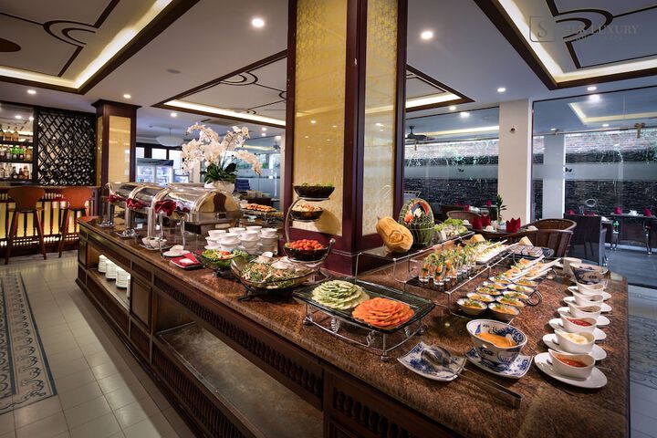 Dining 90 of 122