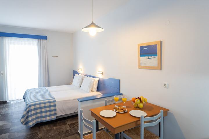 Room 2 of 65