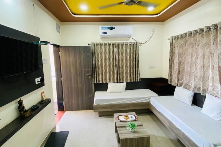 Room 6 of 11