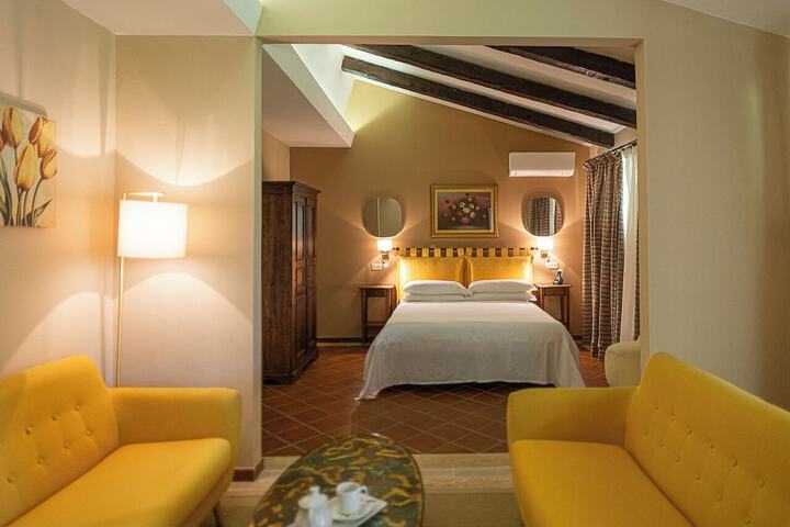 Room 10 of 48