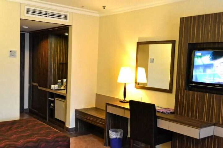 Room 16 of 49