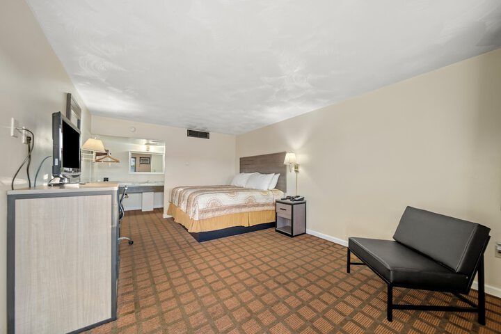 Room 21 of 38
