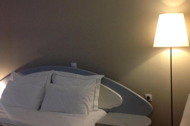 Room 11 of 60