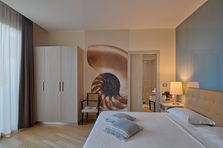 Room 20 of 99