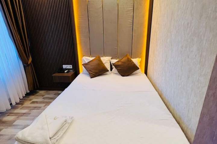 Room 18 of 29