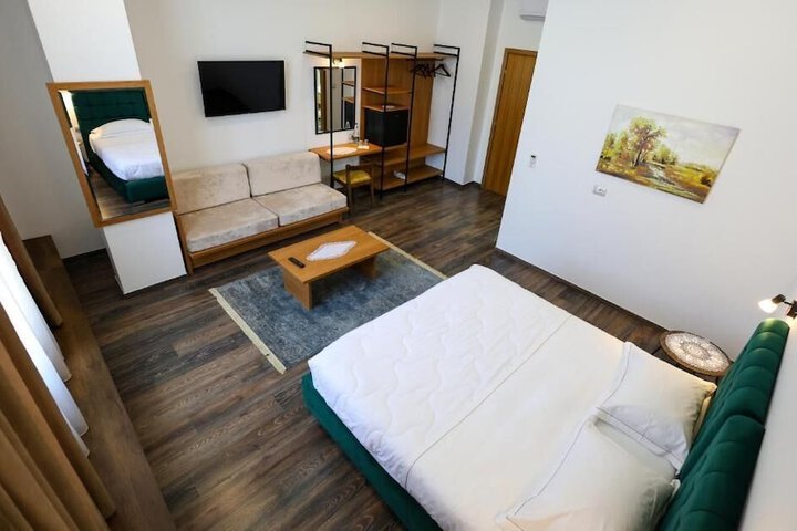 Room 18 of 114