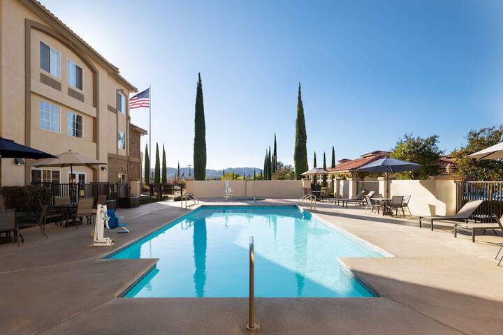 Pool 40 of 53