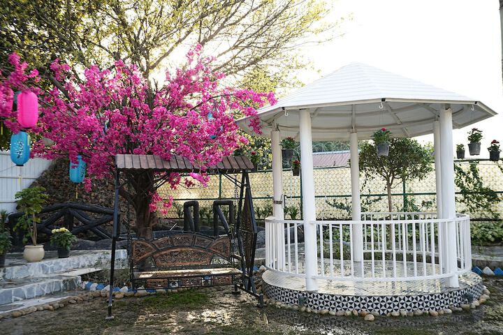 Hotel Exterior 83 of 102