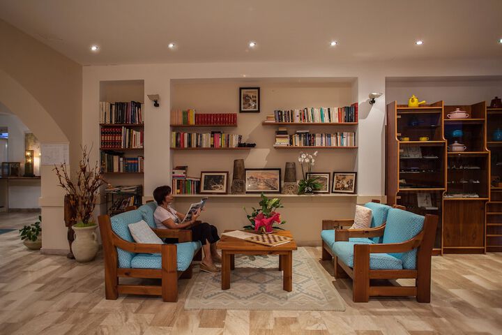 Guest Lobby