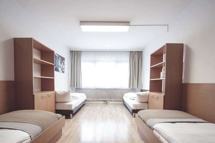 Room 7 of 27