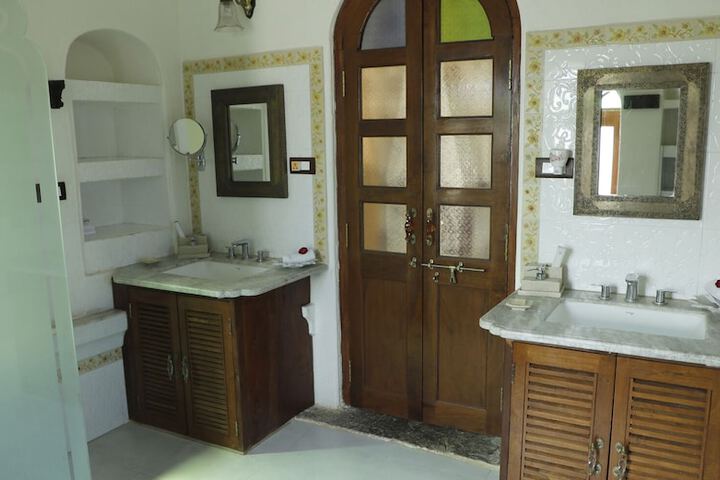 Room 8 of 27