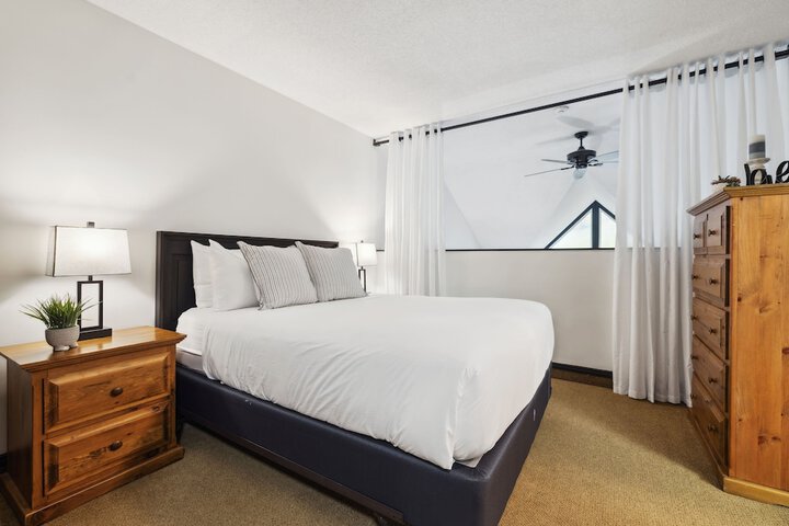 Room 330 of 402