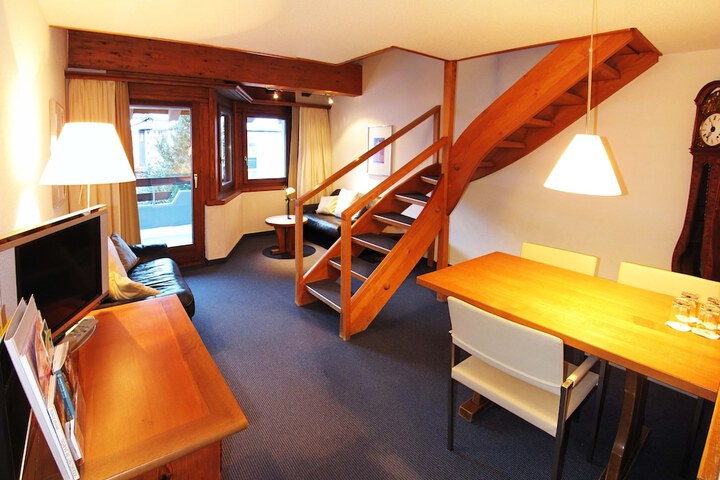 Lounge 85 of 120
