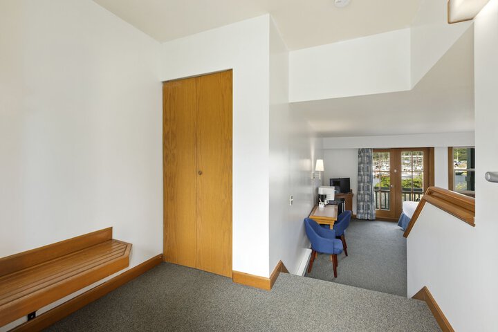 Room 34 of 83