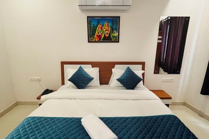 Room 13 of 22